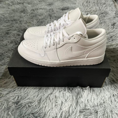 Jordan 1 Low Triple White