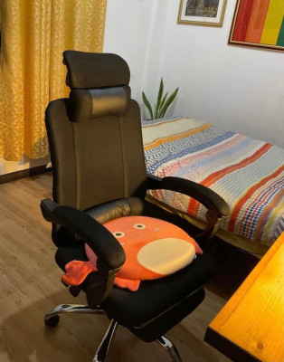 Office chair w/ Footrest