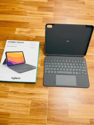 Ipad Air 4 64gb Wifi and Logitech Combo Touch