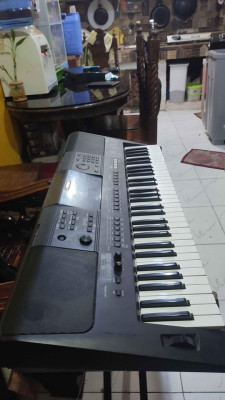 Keyboard YAMAHA PSR- E453