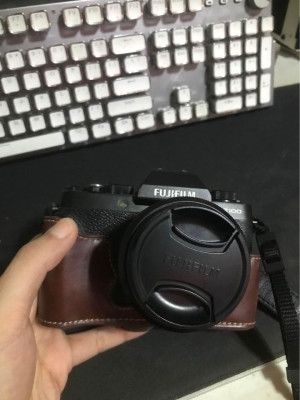 BLACK FUJIFILM CAMERA XT100
