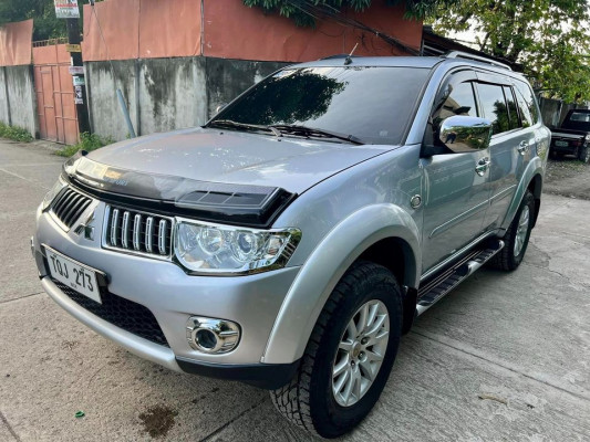 2012 Mitsubishi Montero gls v at