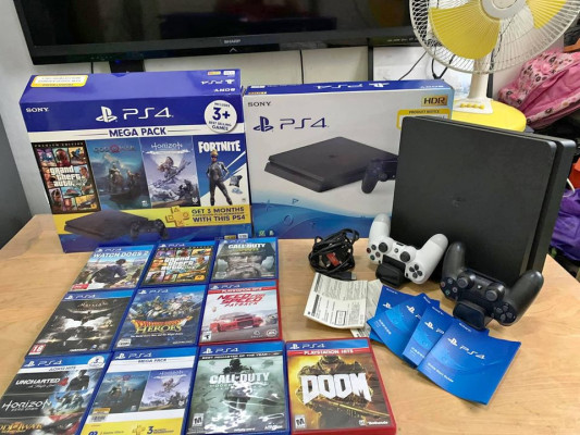 Ps4 1 terabyte with 11 cds 5dl games 2 ds4 controller