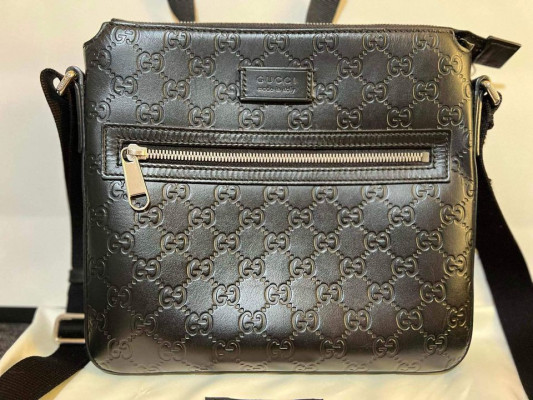Gucci Signature messenger Bag