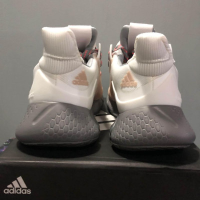 AlphaBounce Instinct M