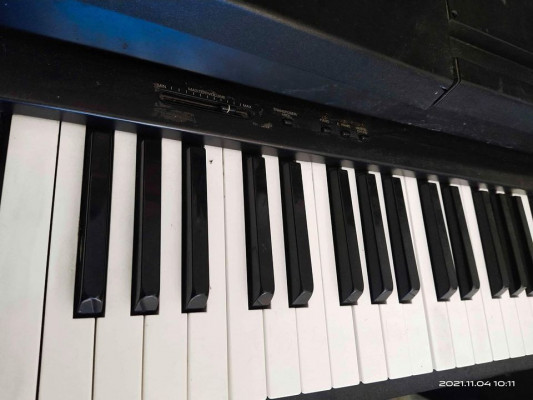 YAMAHA CLAVINOVA CLP-250 PIANO