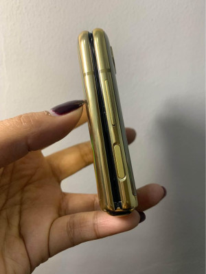 Samsung Zflip 1 GOLD 256gb/8gbram Unit & Case Only