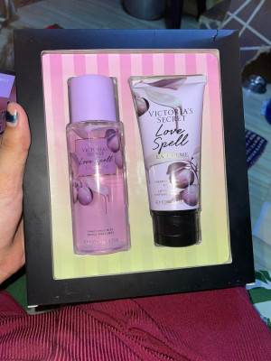 VICTORIA SECRET PROMO SET WITH BODY LOTION