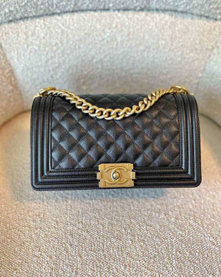 Chanel Le boy medium