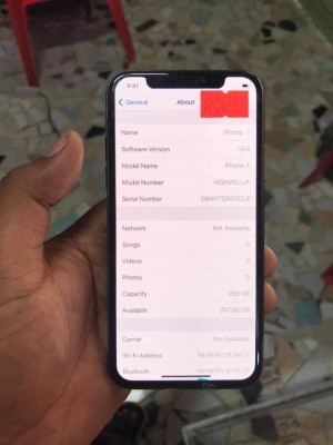 Onhandd iPhone x 256gb factory unlock with free tempered and case