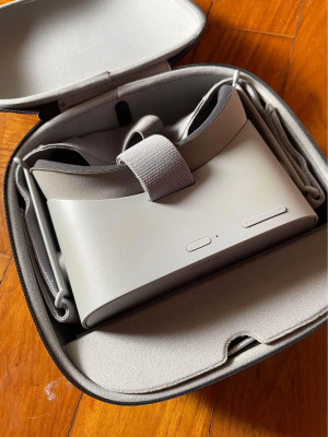 Oculus Go with travel case 32Gb