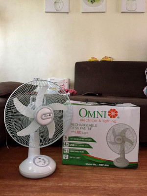 PRELOVED OMNI RECHARGEABLE FAN WITH LIGHT
