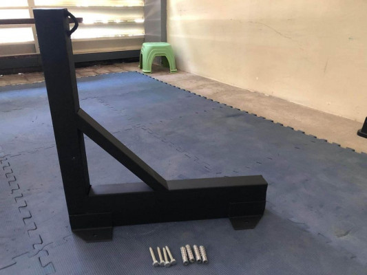 EVERLAST PUNCHING BAG