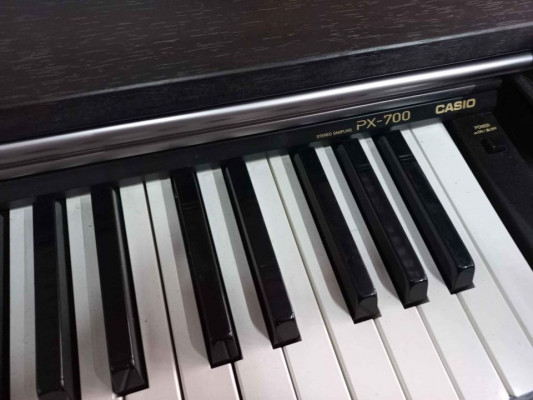 CASIO PRIVIA PX700 DIGITAL PIANO