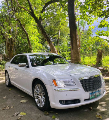 2012 Chrysler 300c new look