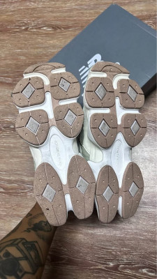 New Balance 9060 US 5 mens