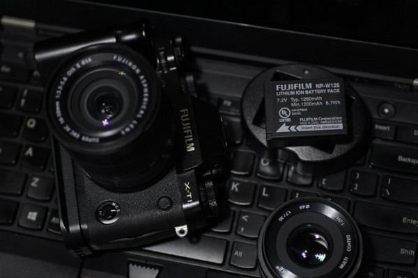 Fujifilm xt1 mint with kitlens free meke 35mm 1.7