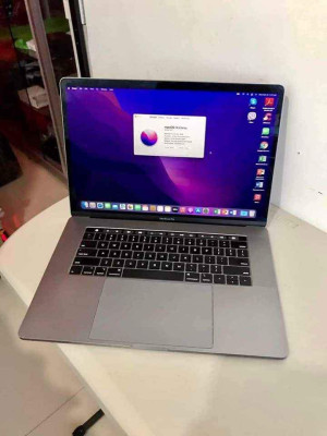 MacBook Pro 15inch Core i7 32GB 2018 256GB Retina TrueTone TouchBar ID DualGraph