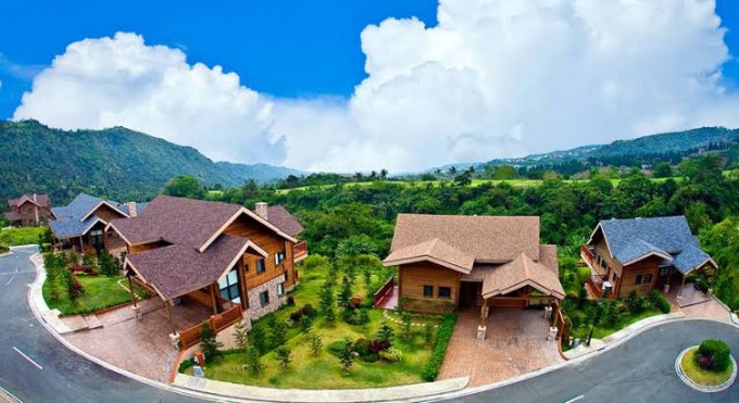 House and lot in Freesia Lane Hillside Tagaytay Highlands