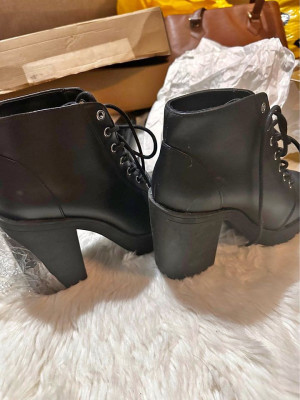 FOREVER21 Boots for sale used once!!