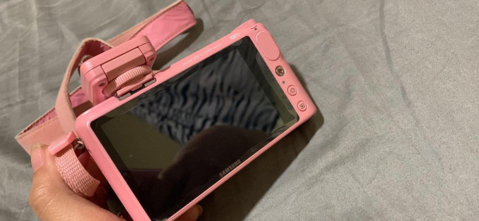 Samsung Pink NX2000 camera