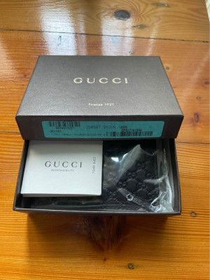 Gucci bifold wallet
