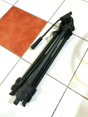 Sony VCT-R640 VIDEO CAMERA TRIPOD