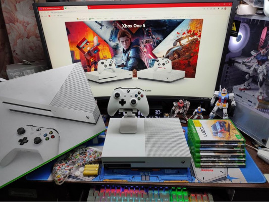 XBOX ONE S 500gb Complete with Orig Box & Orig V2 Controller 6physical Games