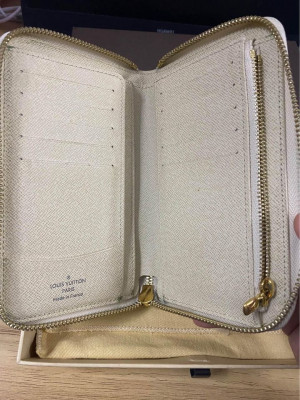 Louis Vuitton Zippy Wallet