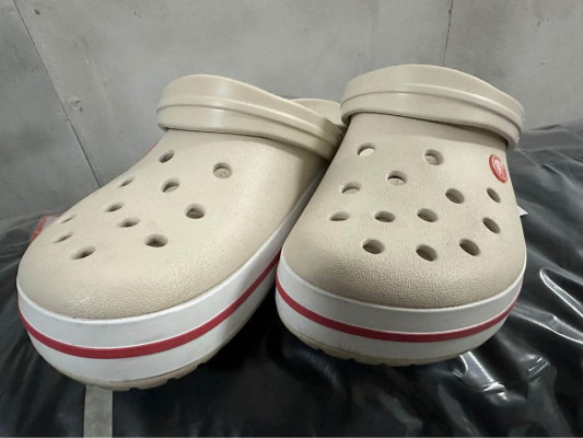 Crocs size10