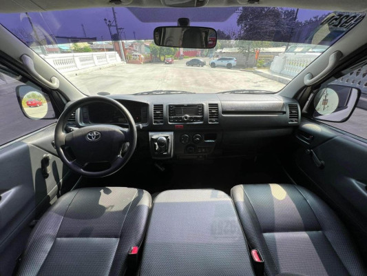 2018 Toyota hi-ace commuter 3.0 manual