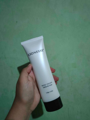 White Pearl Day Moisturizer w/ body cream