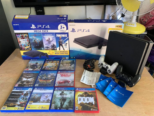 Ps4 1 terabyte with 11 cds 5dl games 2 ds4 controller