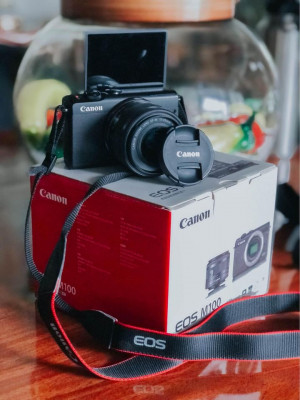 Canon EOS M100