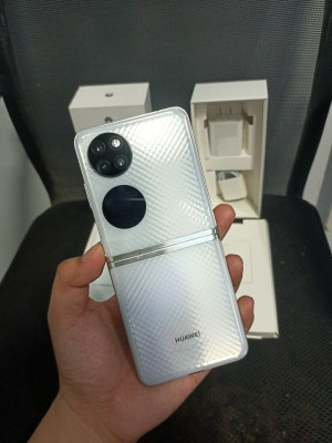 my months old Huawei P50 POCKET 8/256 GB to your?