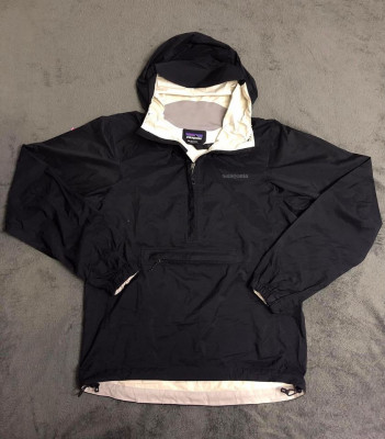 PATAGONIA RAIN JACKET KANGAROO POCKET