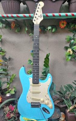 SALE! CLIFTON EGUITAR(INDIE COLOR SKYBLUE) ALMOST NEW .WITH PADDED CLIFTON GIGBA