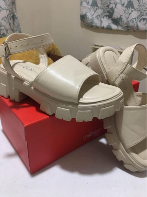 CLN Flat Form Sandals