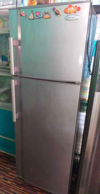 Refrigerator Everest brand