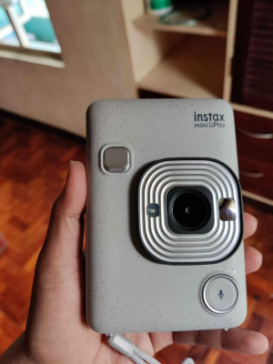 SELLING MY INSTAX MINI LiPLAY