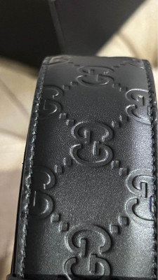 Gucci Belt Men’s black w Polished buckle.
