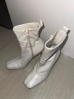 SELLING MY PRELOVED ZARA BOOTS