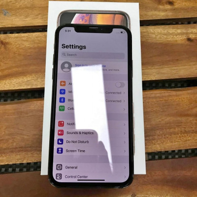 IPHONE XS 256GB GOLD FACTORY UNLOCK MAKINIS 100% BATTHEALTH COMPLETE PACKAGE w/