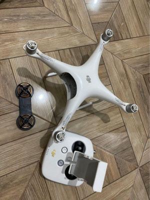 DJI PHANTOM 4