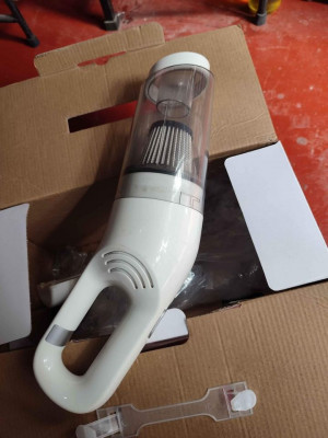 Rechargeable & plug in vacuum clearlner