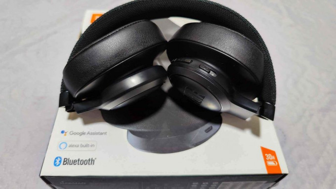 JBL Live 500 Bluetooth Headphones