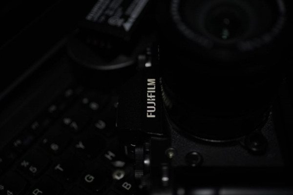 Fujifilm xt1 mint with kitlens free meke 35mm 1.7