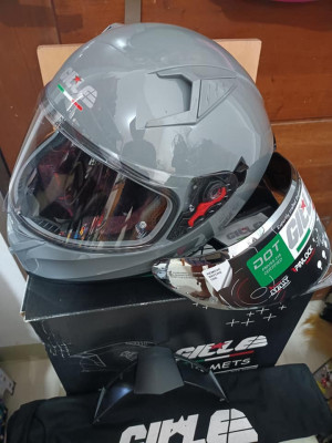 Prelove (once lng nagamit) Original Gillee Helmet complete inclusion LARGE