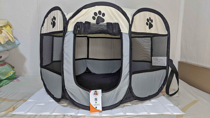 Foldable pet tent/fence