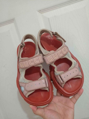 Gucc! Aguru sandals 6 womens